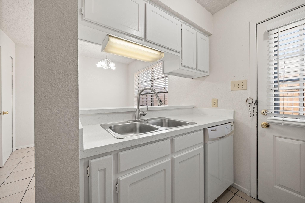 929 W Hickory Street - Photo 10