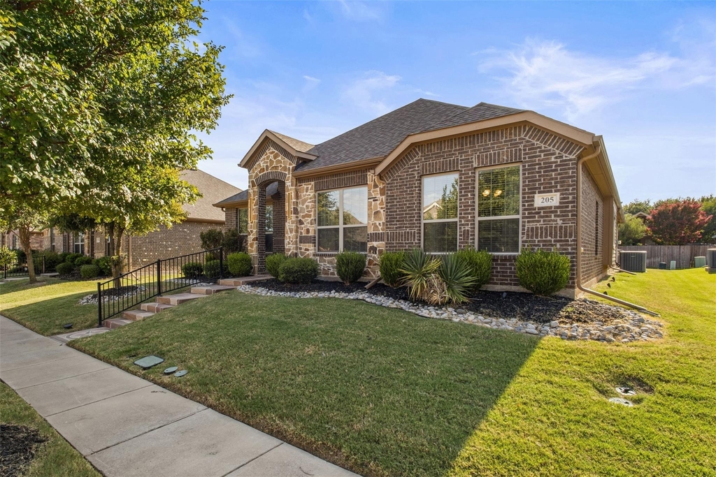 205 Melody Way - Photo 1