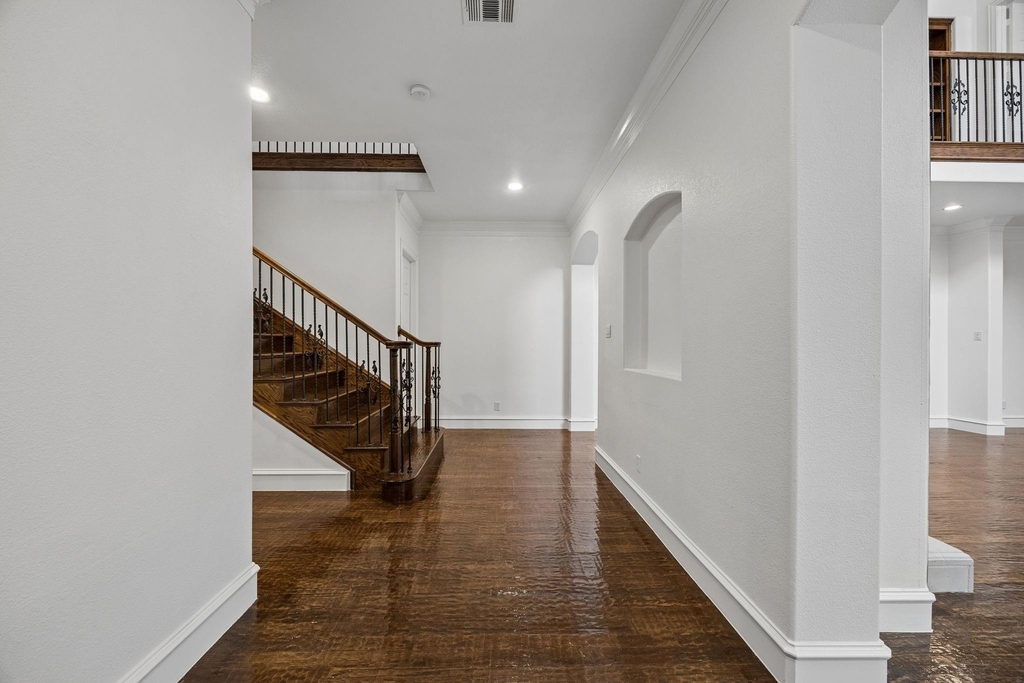 5609 La Foy Boulevard - Photo 3
