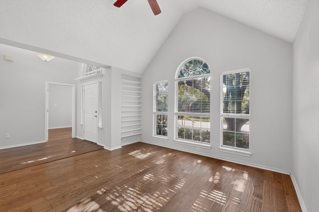 304 Belvedere Drive - Photo 3