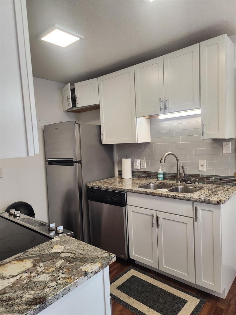 11304 Park Central Place - Photo 6