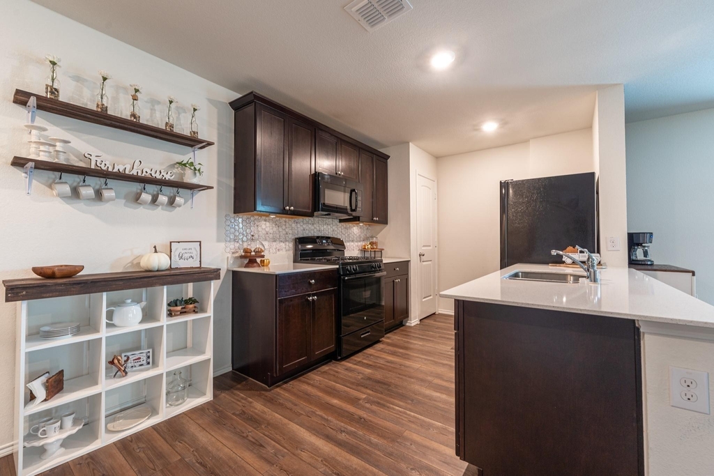 771 Bayonet Street - Photo 13