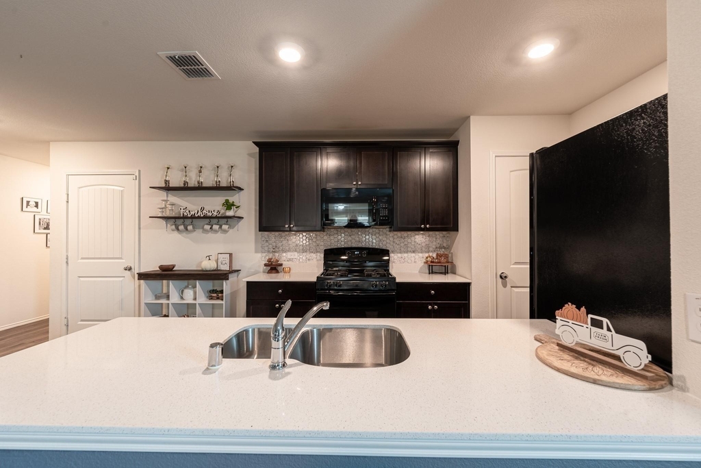 771 Bayonet Street - Photo 4
