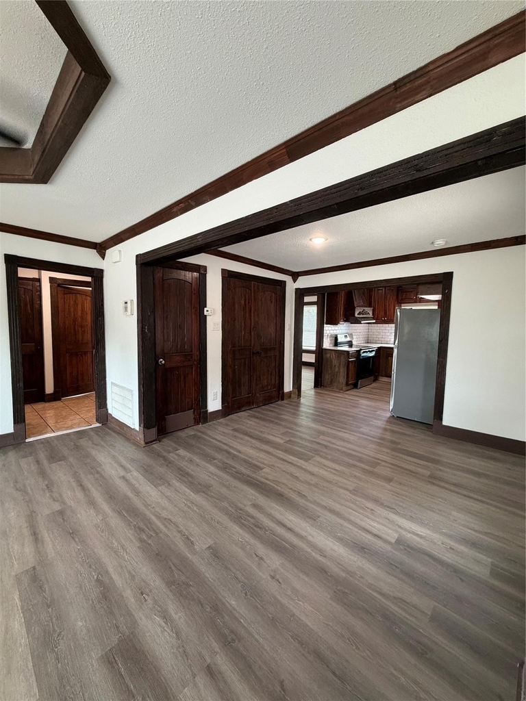 401 E Miller Road - Photo 1