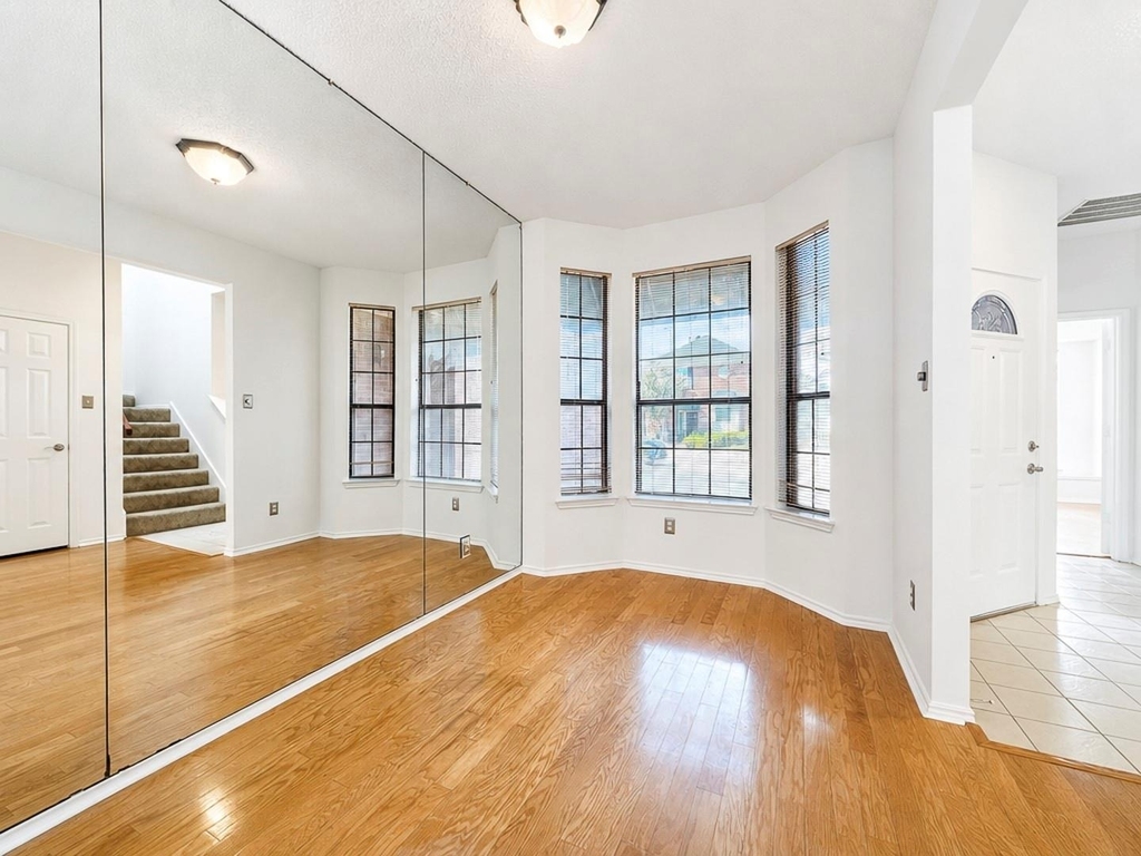 6024 Longley Court - Photo 4