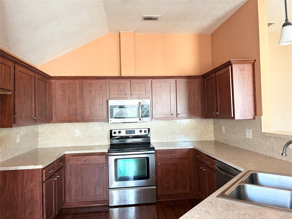 807 Aylesbury Drive - Photo 5