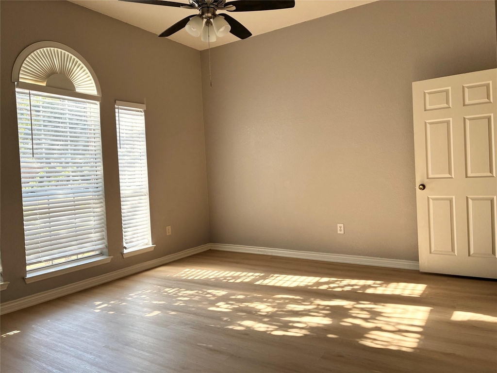 807 Aylesbury Drive - Photo 9