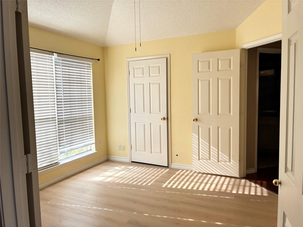 807 Aylesbury Drive - Photo 8