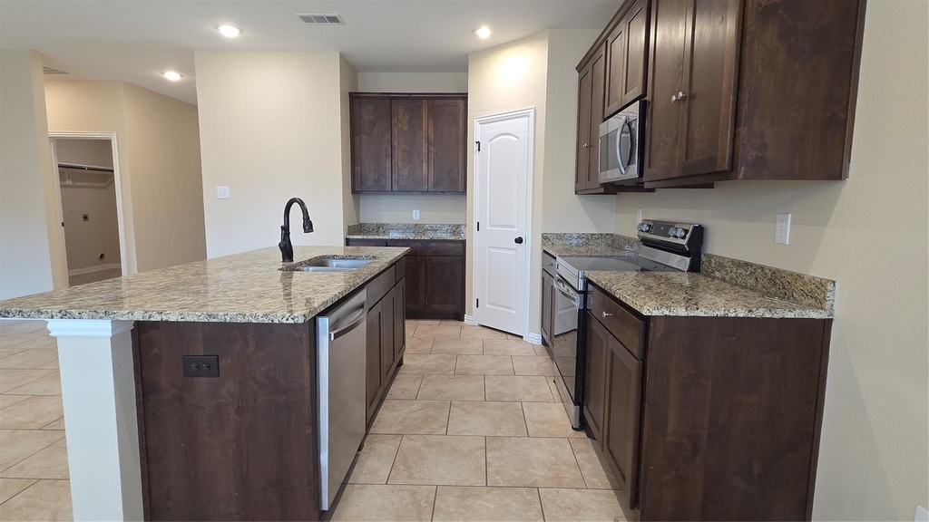 4007 Wellington Street - Photo 4