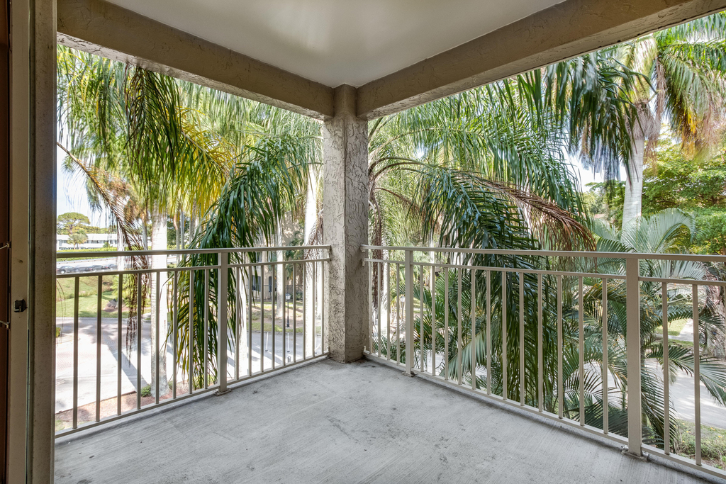 1740 Palm Cove Boulevard - Photo 2