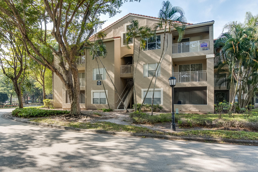 1740 Palm Cove Boulevard - Photo 4
