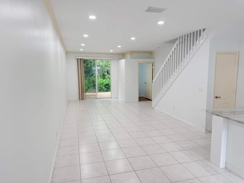 5738 Nw 48th Avenue - Photo 2