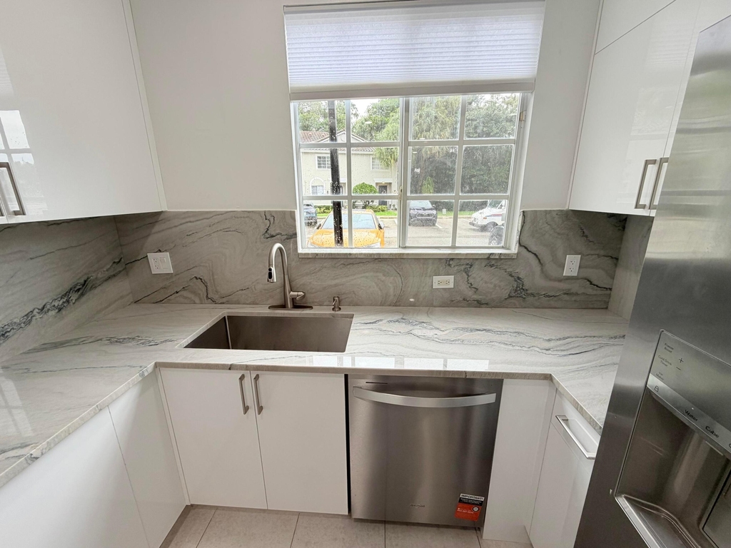 5738 Nw 48th Avenue - Photo 7