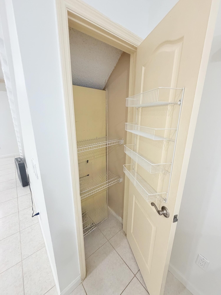 5738 Nw 48th Avenue - Photo 9