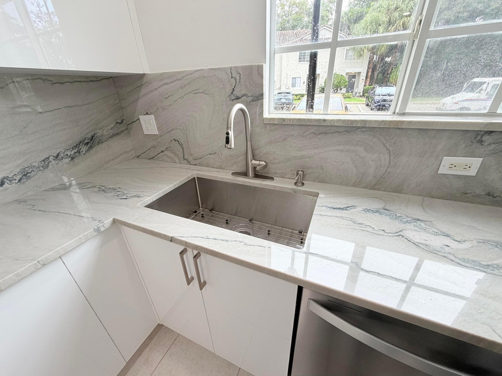 5738 Nw 48th Avenue - Photo 6