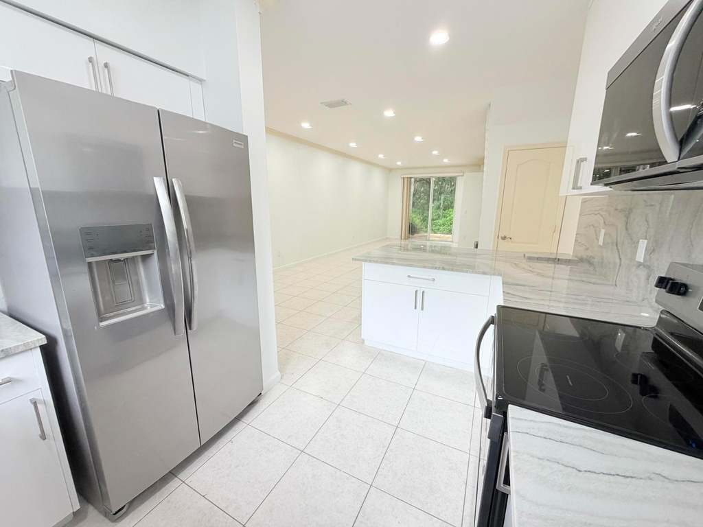 5738 Nw 48th Avenue - Photo 4