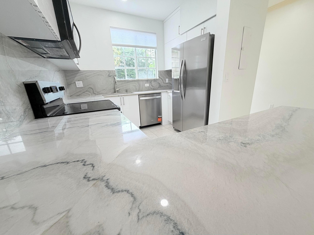 5738 Nw 48th Avenue - Photo 3