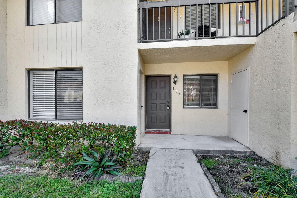 6550 Somerset Drive - Photo 1