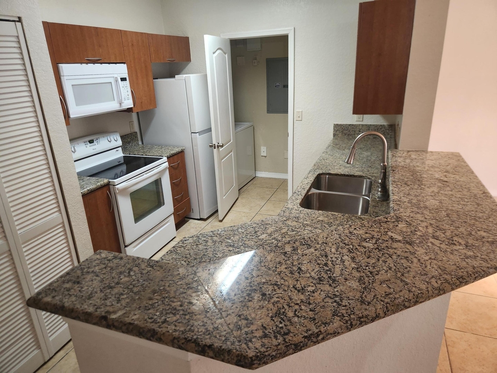 156 Sw Peacock Boulevard - Photo 4