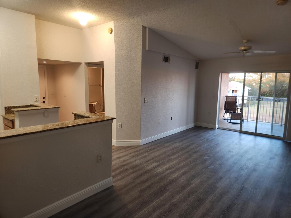 241 Sw Palm Drive - Photo 8