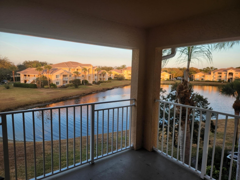 241 Sw Palm Drive - Photo 4