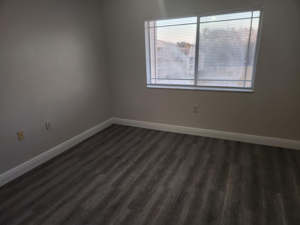241 Sw Palm Drive - Photo 12
