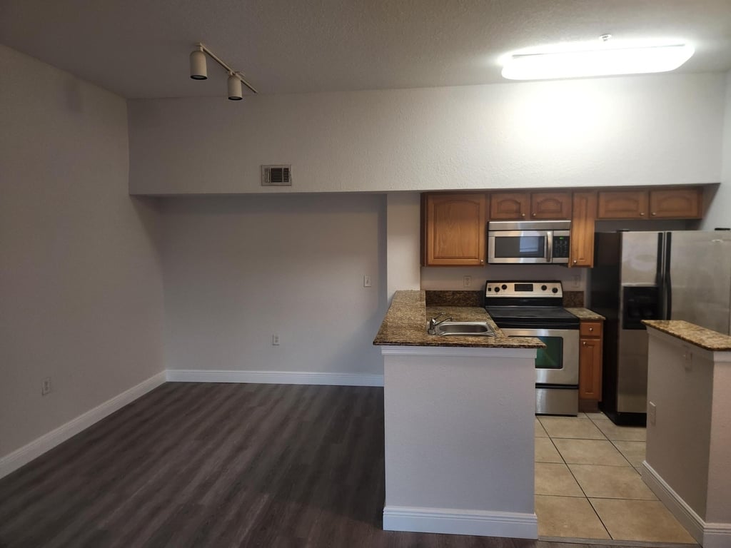 241 Sw Palm Drive - Photo 9