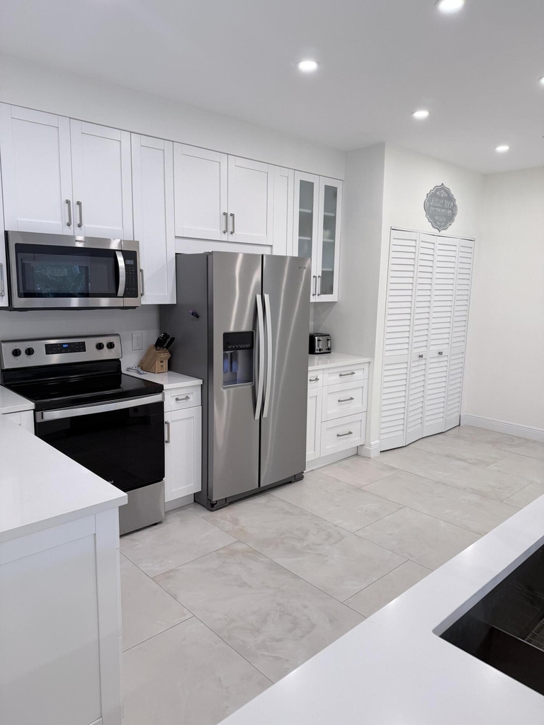 1640 Twelve Oaks Way - Photo 2