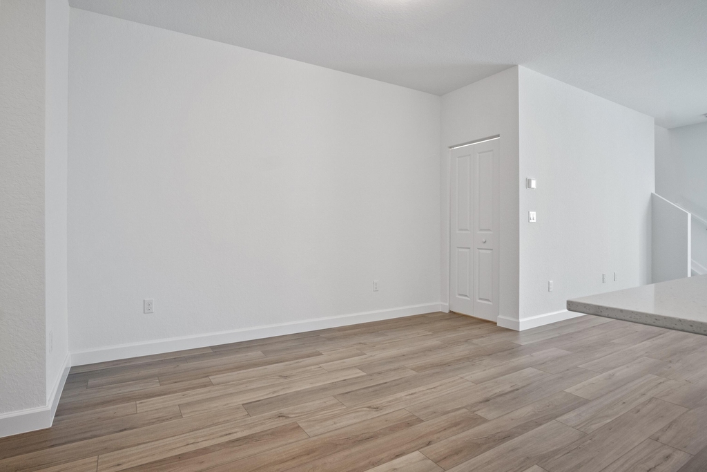 381 Se Crossoak Lane - Photo 7