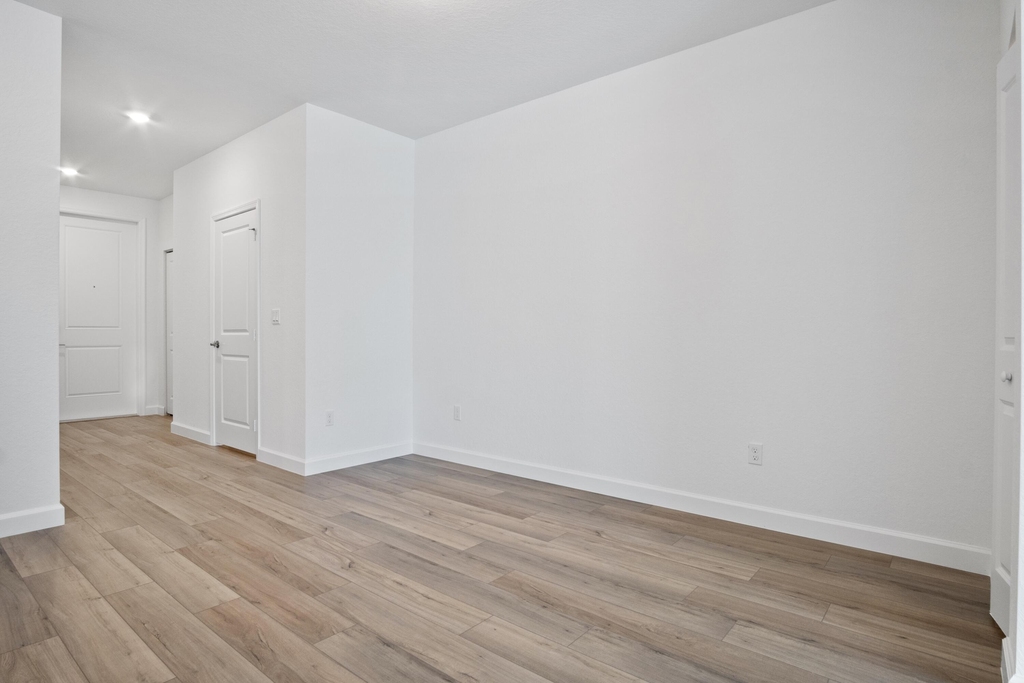 381 Se Crossoak Lane - Photo 5