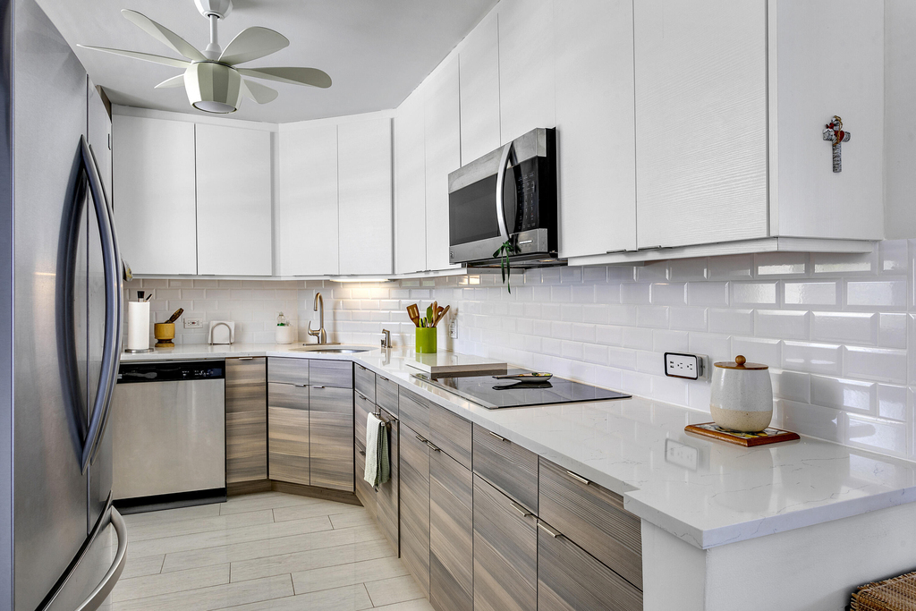 132 Lakeshore Drive - Photo 2