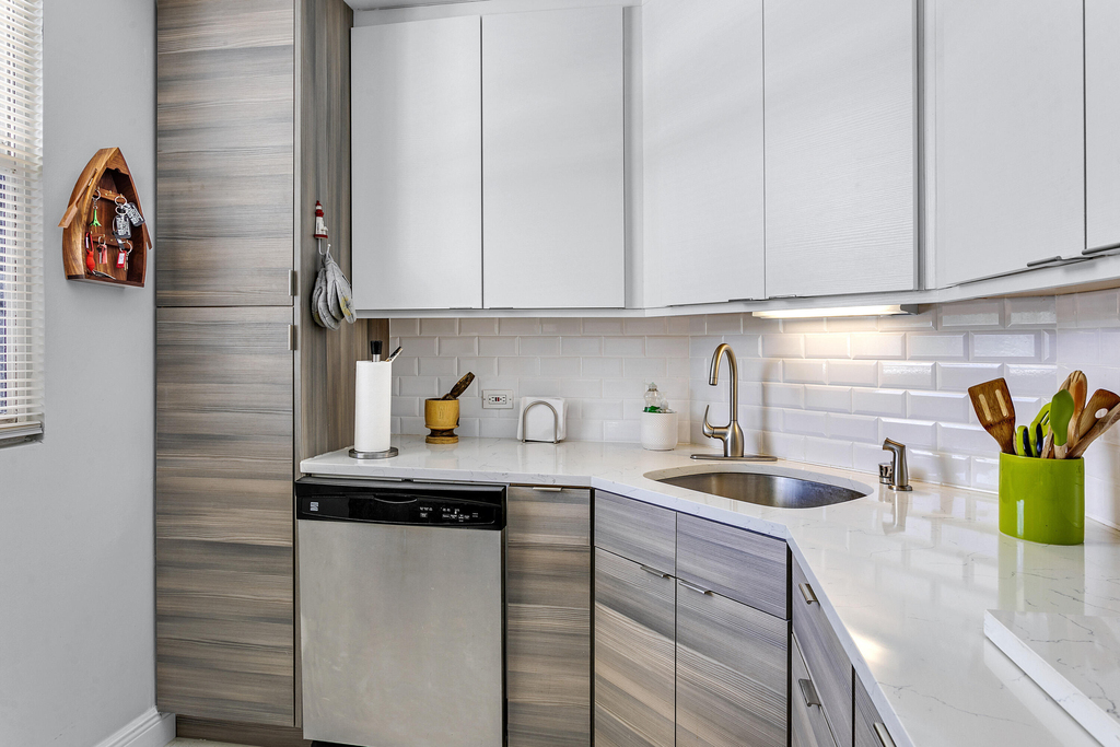 132 Lakeshore Drive - Photo 4