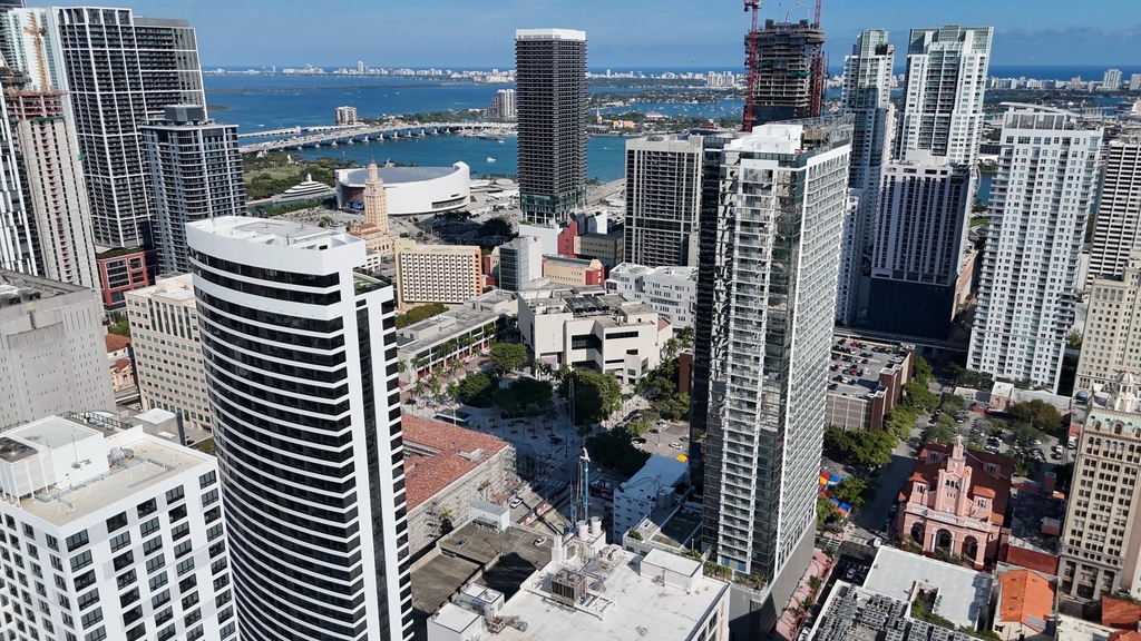 225 N Miami Avenue - Photo 1