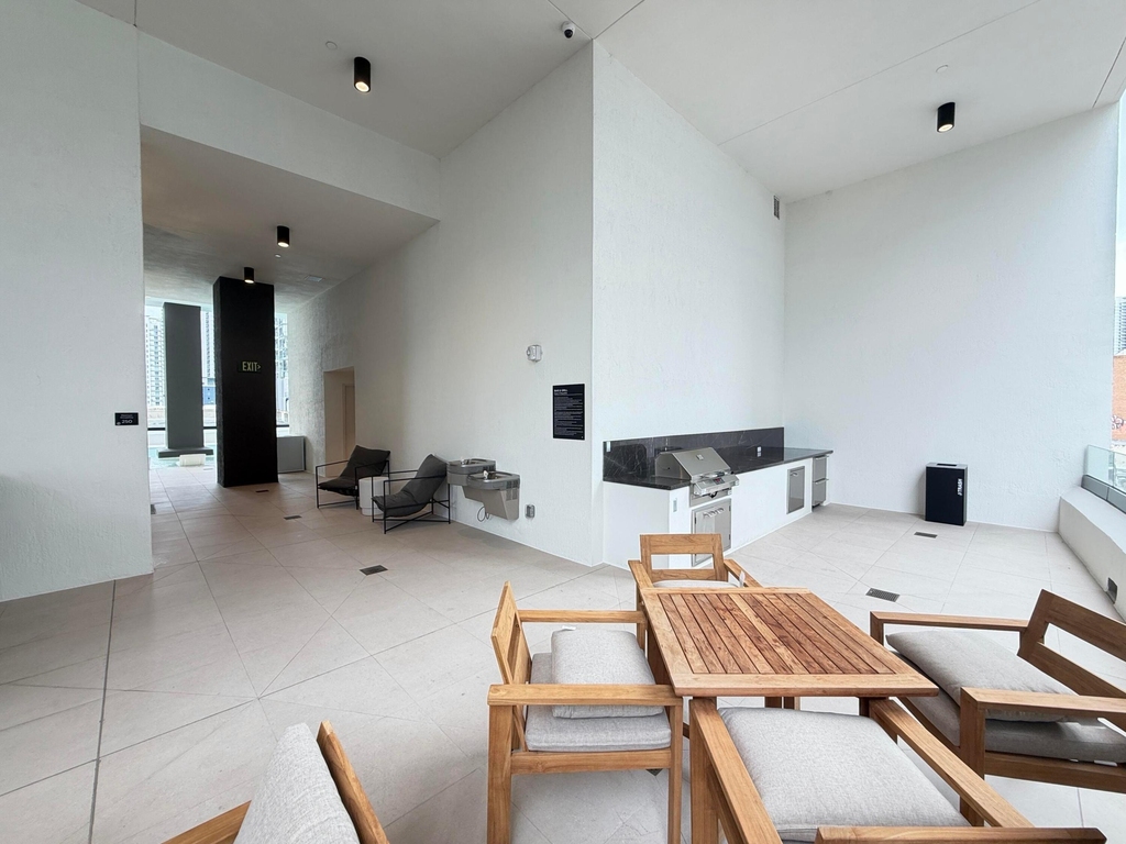 225 N Miami Avenue - Photo 6