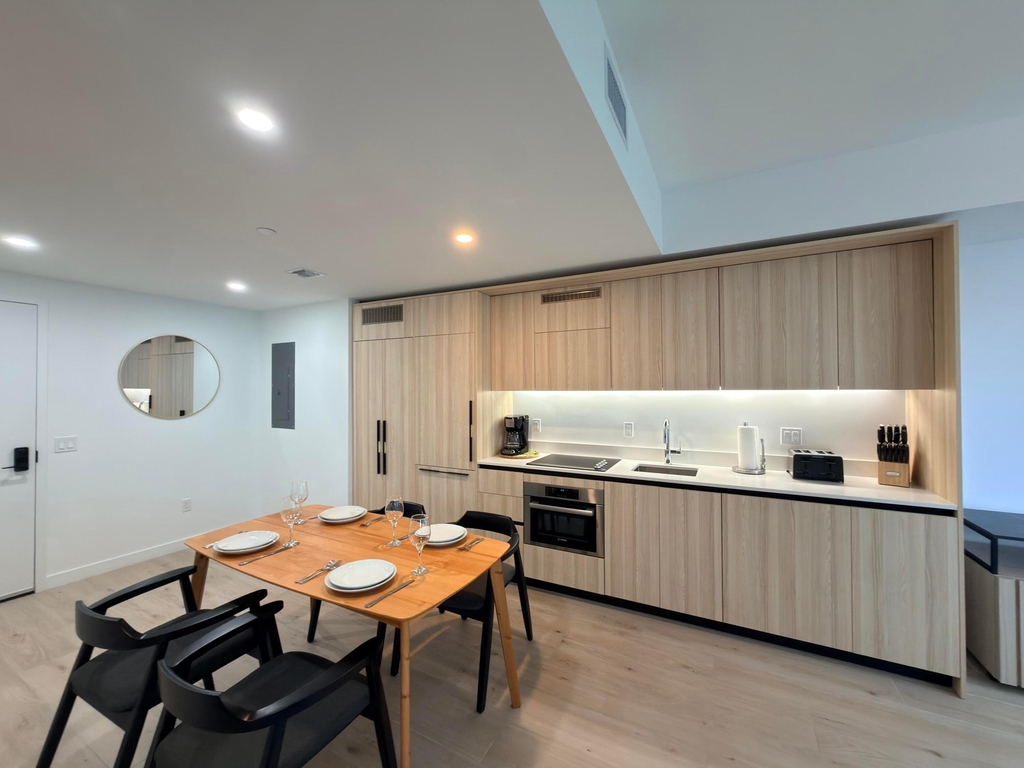 225 N Miami Avenue - Photo 25