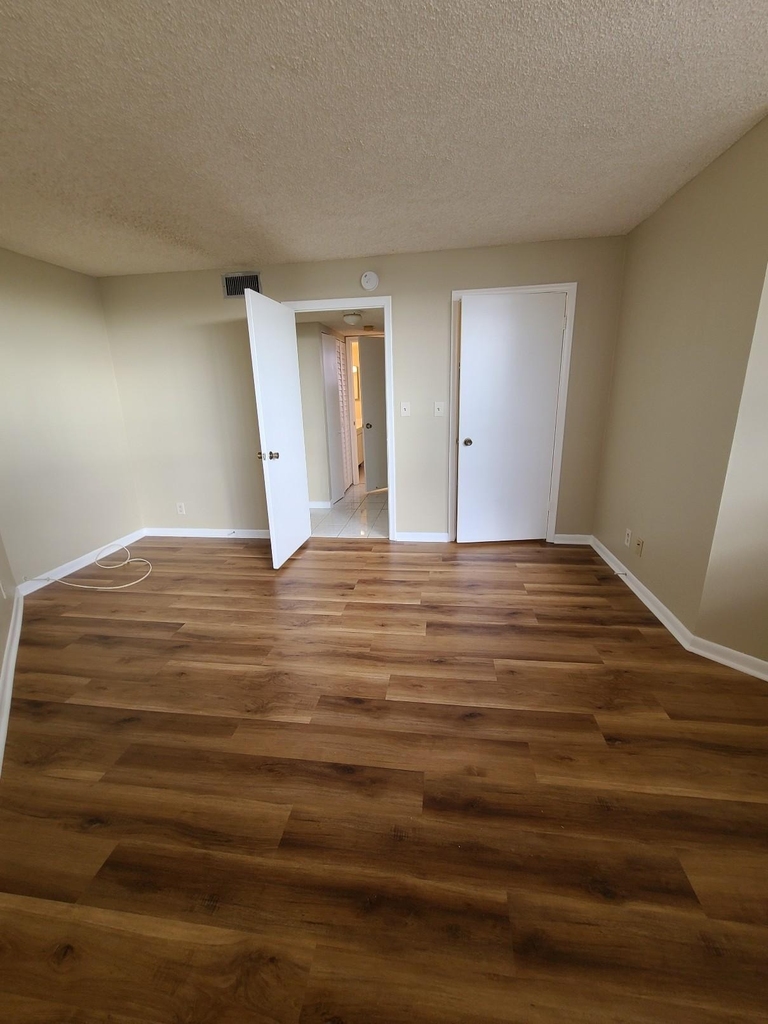 1880 N Congress Avenue - Photo 12
