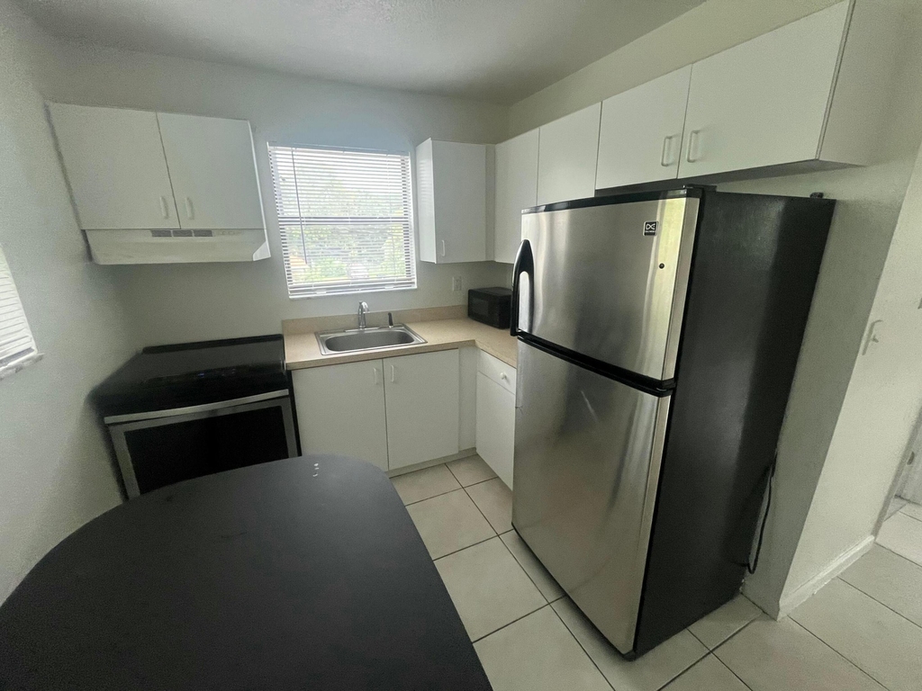 421 Nw 7th Terrace - Photo 3