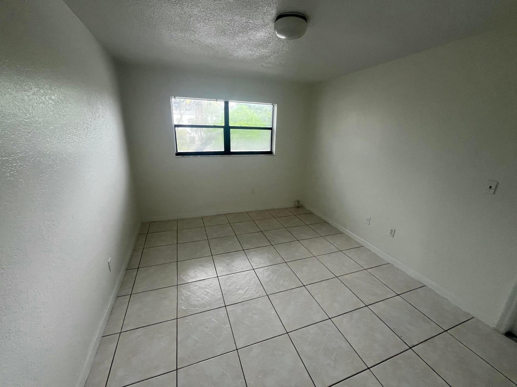 421 Nw 7th Terrace - Photo 1