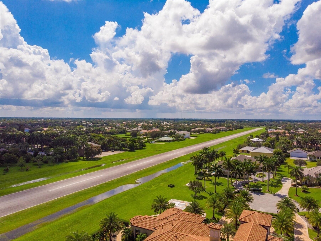 2135 Windsock Way - Photo 32