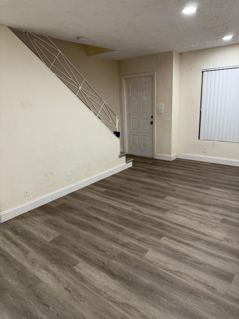 4720 Nw 9th Court - Photo 3