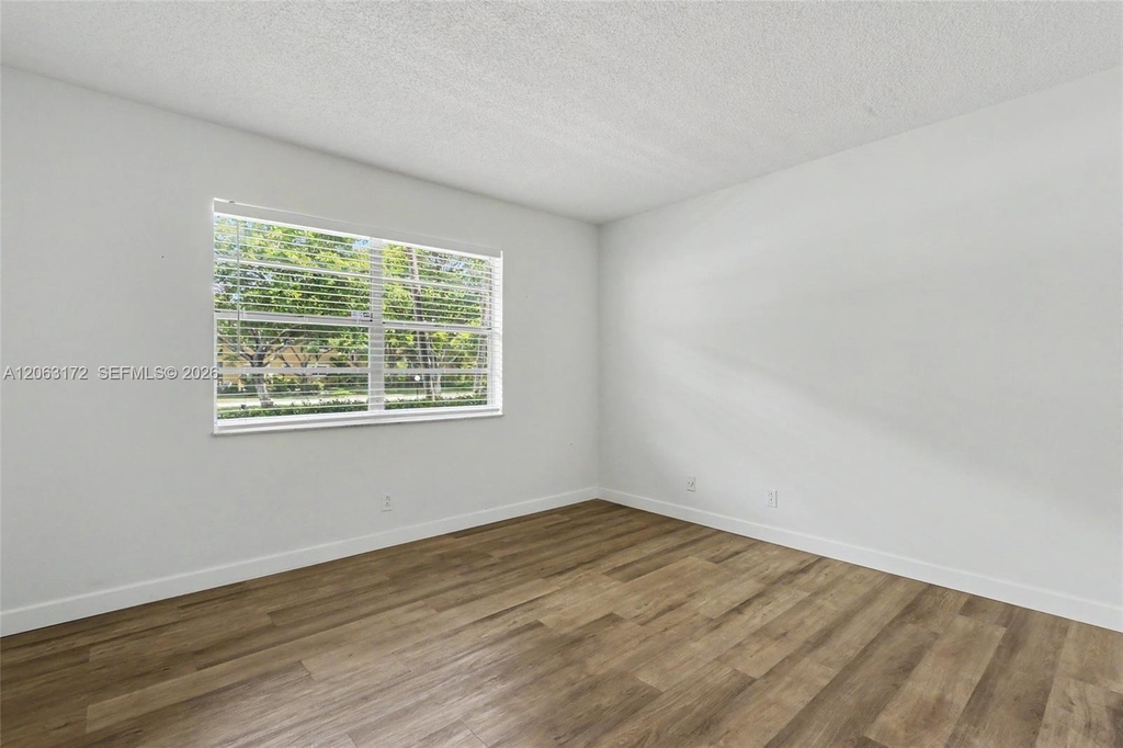414 Se 10th Street - Photo 6