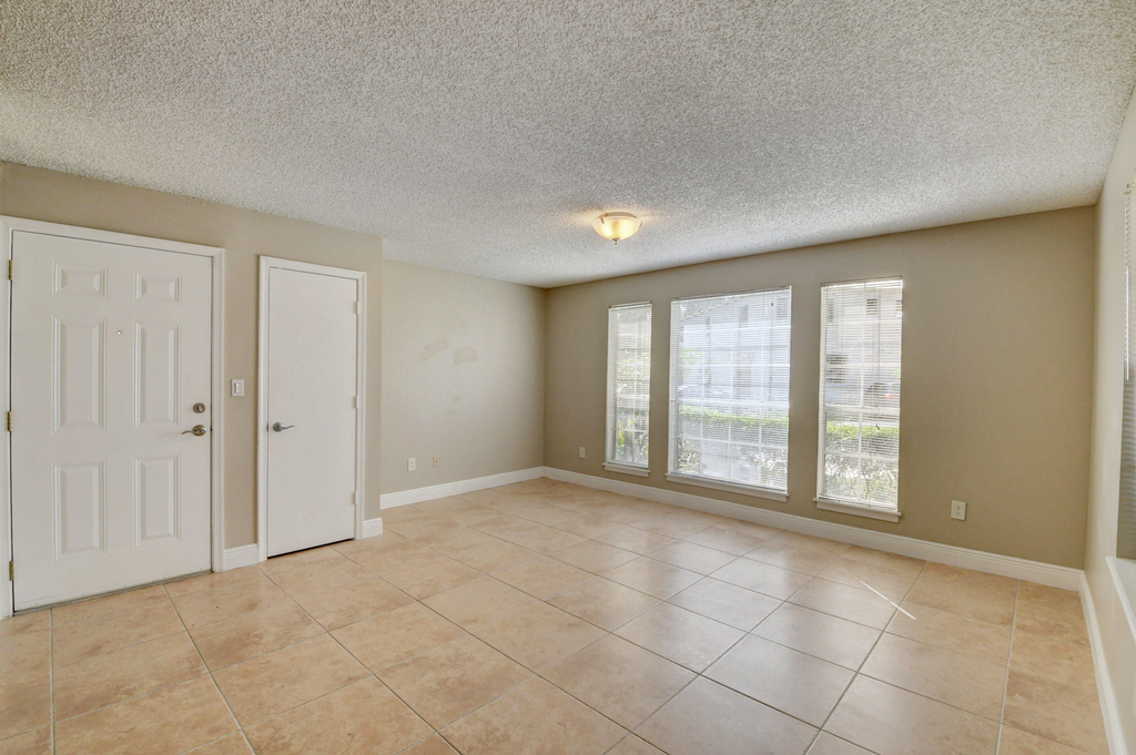 1365 Crystal Way - Photo 10