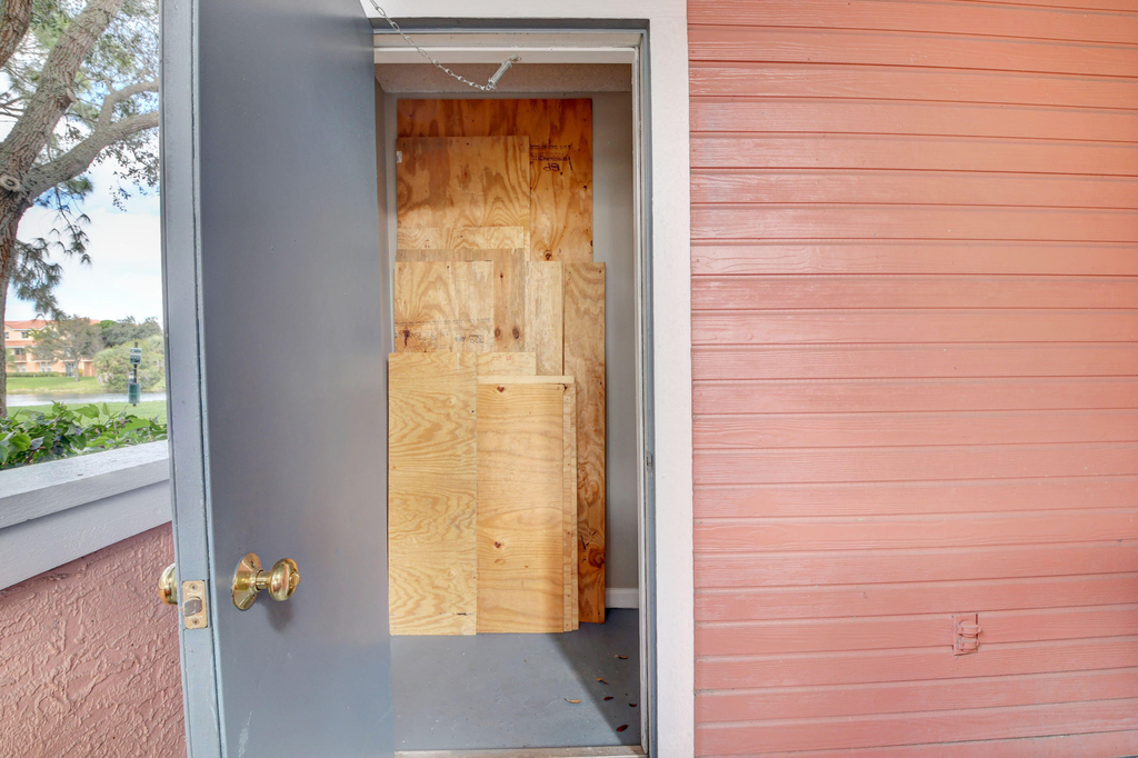 1365 Crystal Way - Photo 32