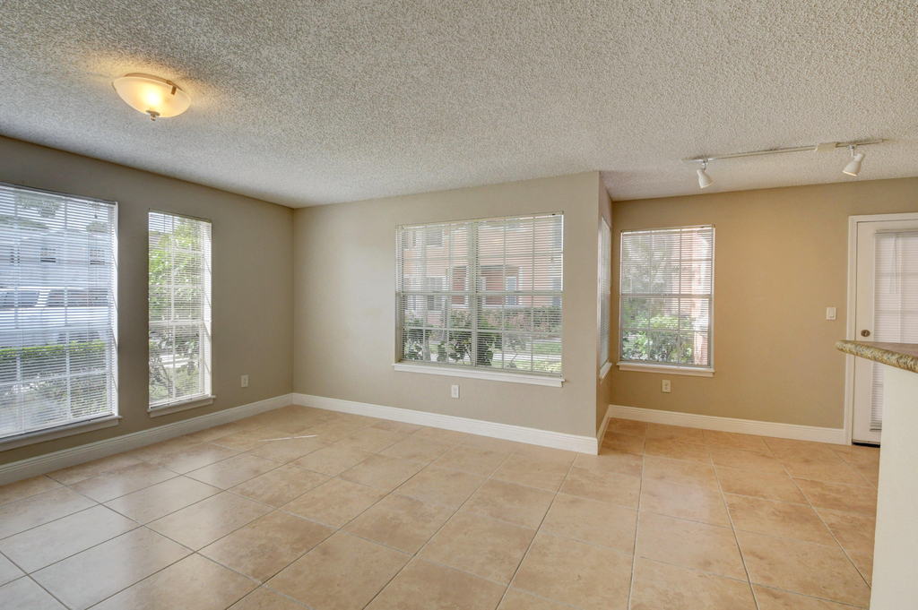 1365 Crystal Way - Photo 12