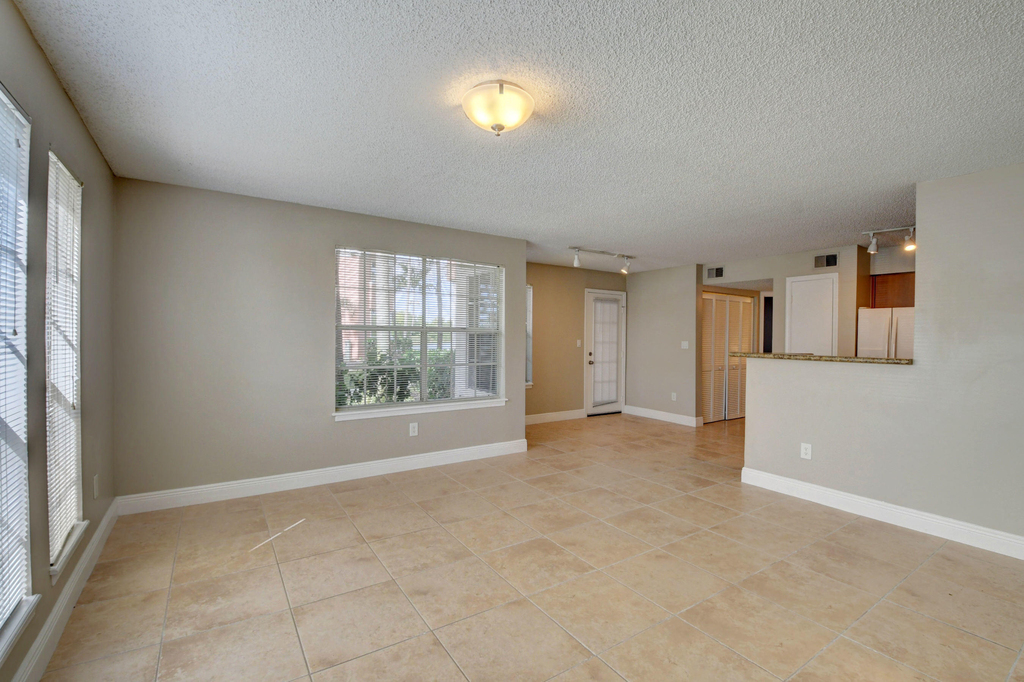 1365 Crystal Way - Photo 13