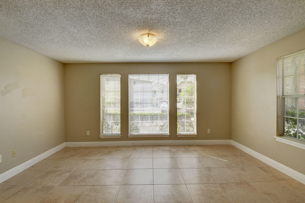 1365 Crystal Way - Photo 11