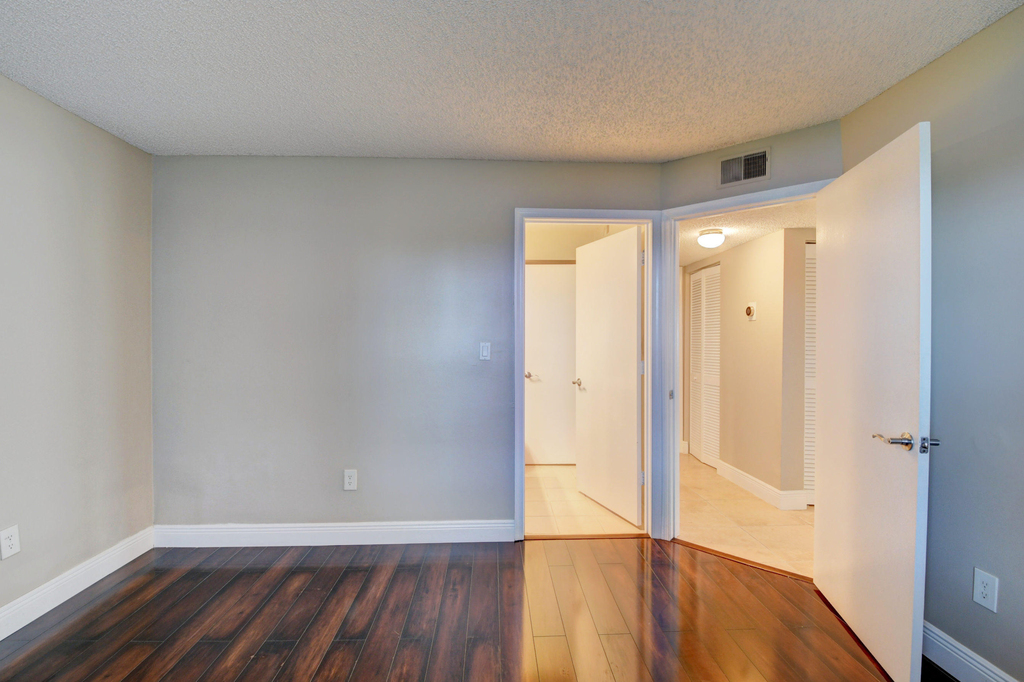 1365 Crystal Way - Photo 21