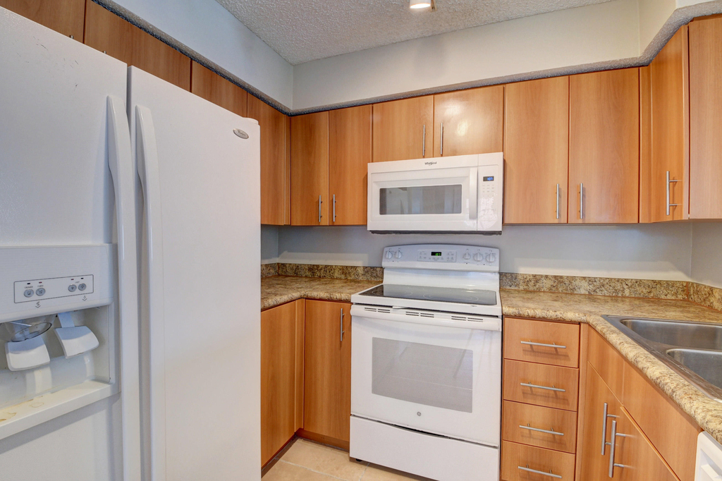 1365 Crystal Way - Photo 17