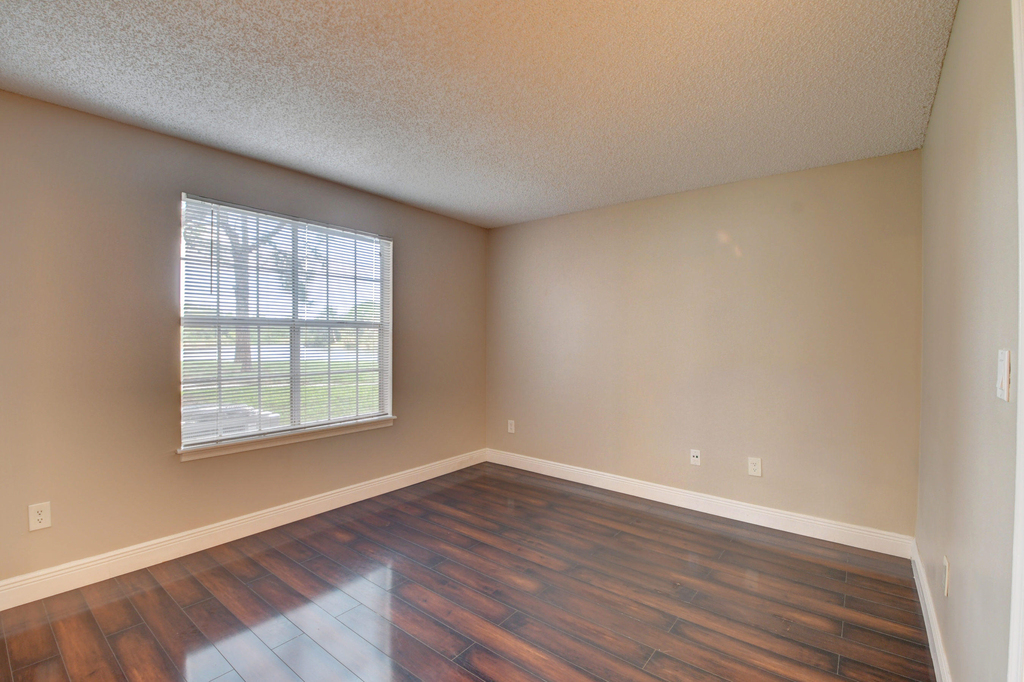 1365 Crystal Way - Photo 20