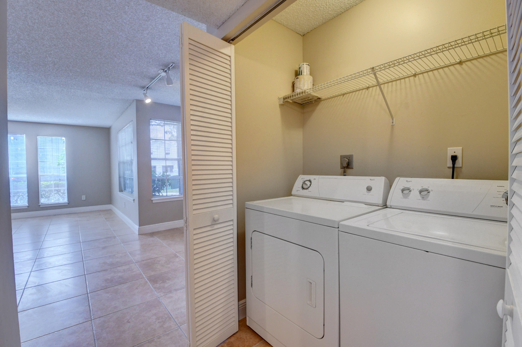 1365 Crystal Way - Photo 6